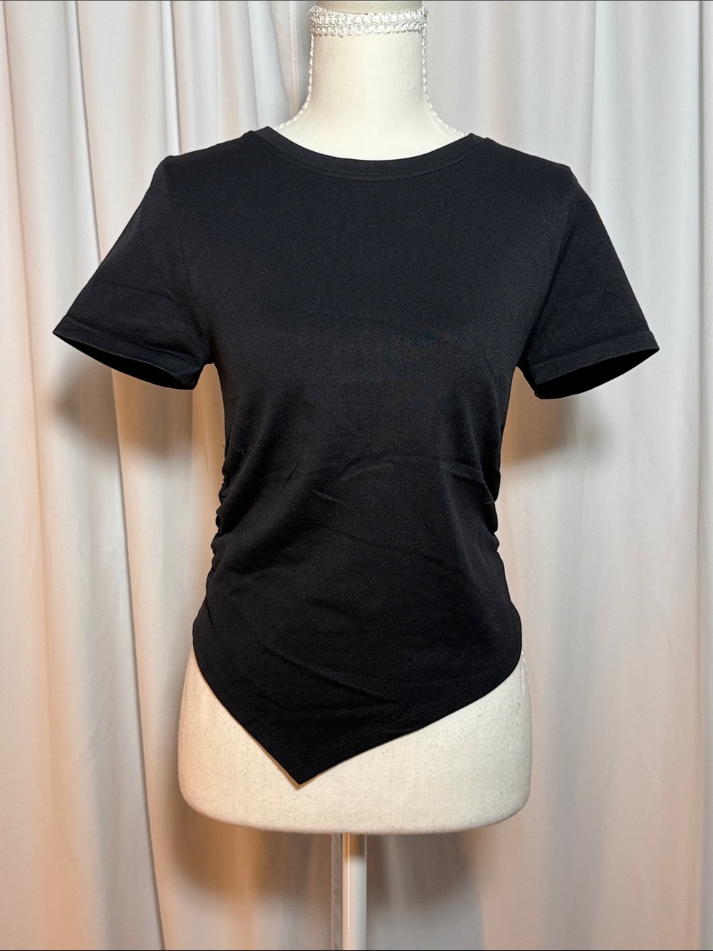 Asymmetric Hem Short Sleeve Tee in Black